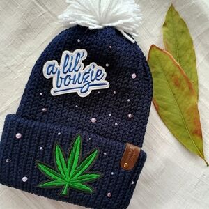 🥦 SOFT GRUNGE 🥦 NWOT, Y2K Maximalist, winter beanie w pom pom, Mean Girl Chic